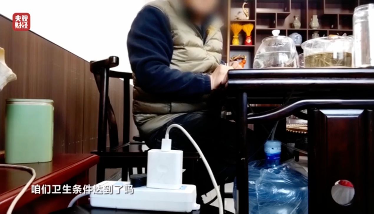 315晚会曝光第一个行业乱象：卫生巾、纸尿裤残次料 竟被翻新“二次销售”