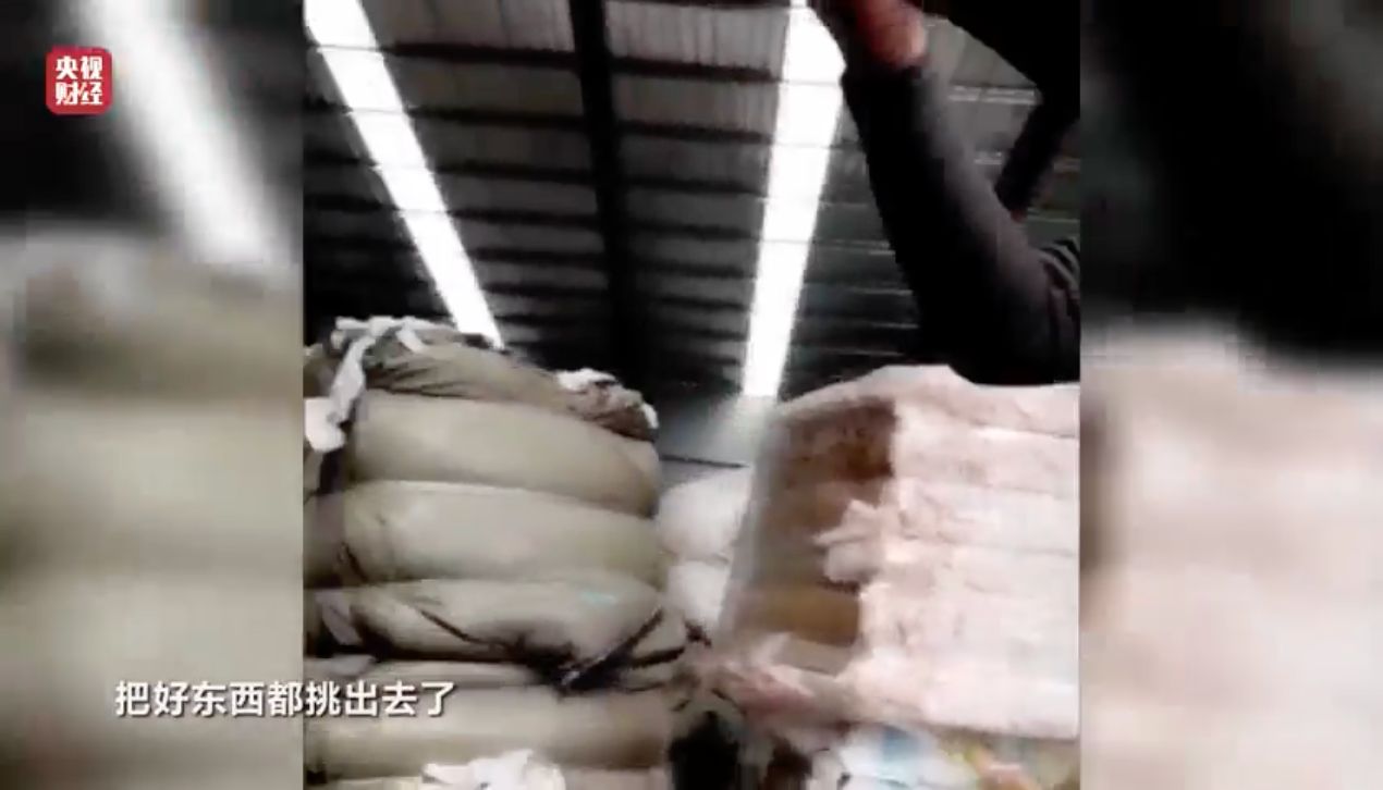 315晚会曝光第一个行业乱象：卫生巾、纸尿裤残次料 竟被翻新“二次销售”